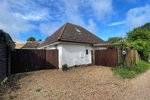 2 bed property, in Longmeadow Gardens, £359,950