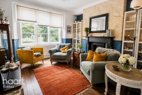 3 bed property, in Princes Road, £265,000