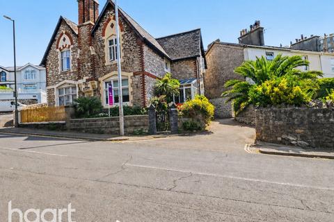 3 bed property, in Princes Road, £265,000