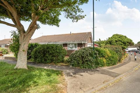 2 bed property, in Wakefield Way, £300,000