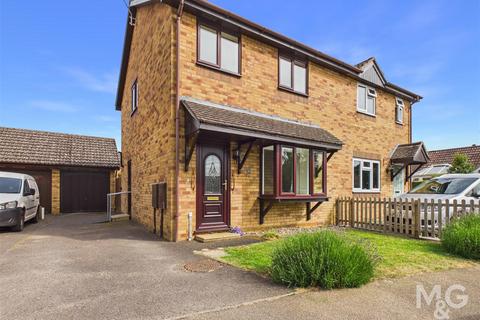 3 bed property, in Blackbourne Road, £240,000