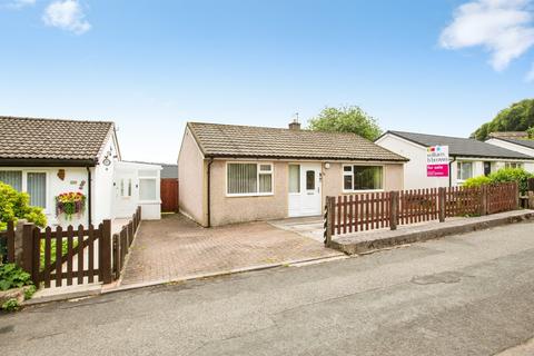 2 bed property, in Lower Bentley Royd, £160,000