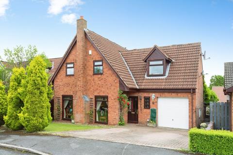 4 bed property, in Acorn Drive, £300,000