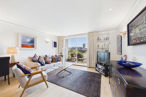 1 bed property, in Victoria Street, £825,000