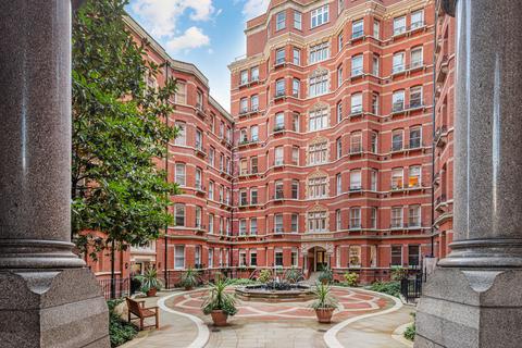 1 bed property, in Victoria Street, £799,000