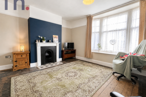 1 bed property, in East Cowes PO32, £130,000