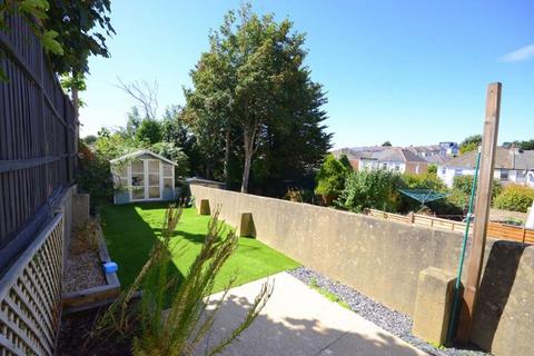 1 bed property, in Portland Road, £140,000