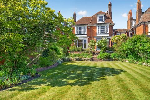 6 bed property, in St. Edmunds Road, £950,000
