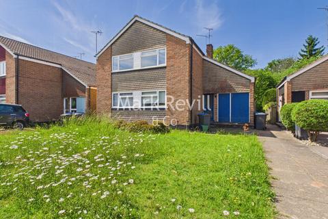 2 bed property, in Pelham Road, £200,000