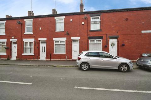 2 bed property, in Johnson Street, £140,000