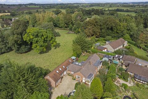 6 bed property, in Longburton, £725,000