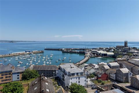 2 bed property, in Ocean Blue, £370,000
