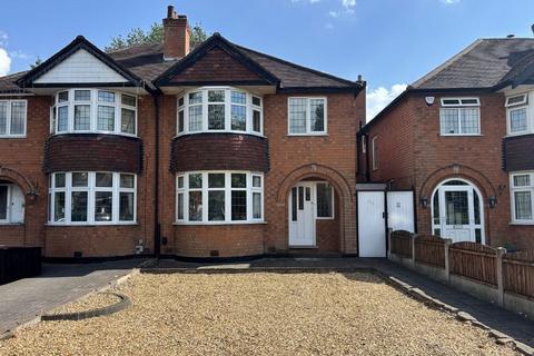 3 bed property, in Newton Road, £330,000