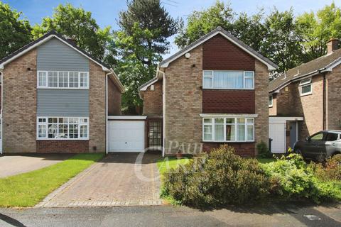 3 bed property, in Woodside Way, £310,000