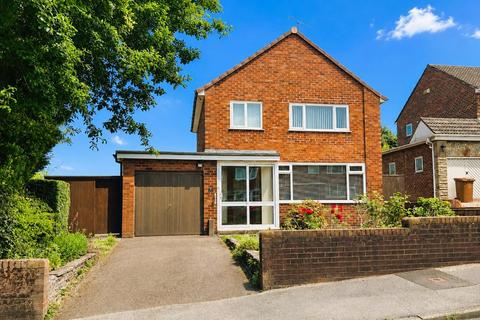 3 bed property, in Simmonds Way, £260,000