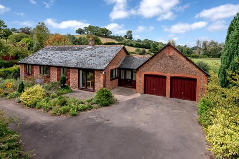 3 bed property, in Kingswood, £595,000