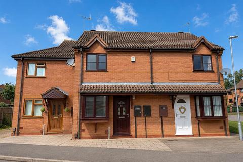 2 bed property, in Little Dale, £200,000
