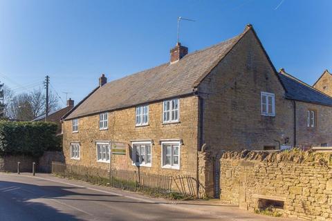 2 bed property, in 5 Manor Farm House, £100,000