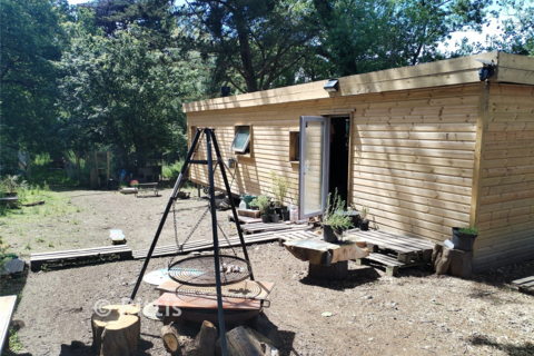 Studio, in Whitehouse Road, £140,000