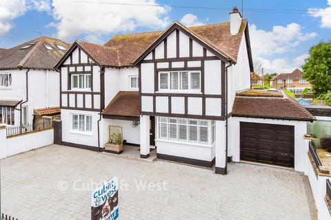 4 bed property, in Marshall Avenue, £525,000
