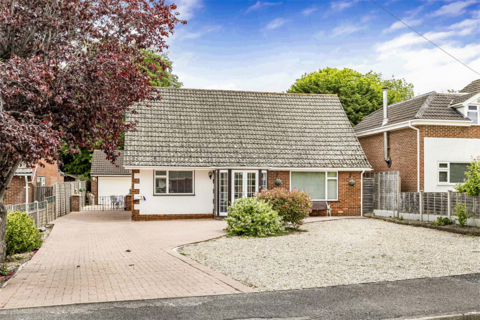 4 bed property, in 10 Meadow Close, £699,950