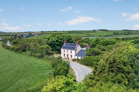 4 bed property, in Unmarked Road, £595,000