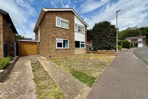 4 bed property, in Brompton Close, £425,000
