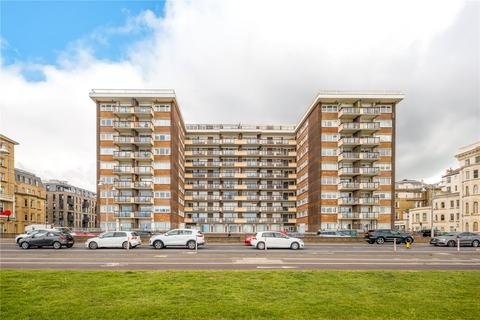 1 bed property, in Queens Gardens, £350,000