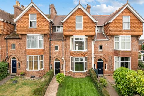 4 bed property, in Station Road, £575,000
