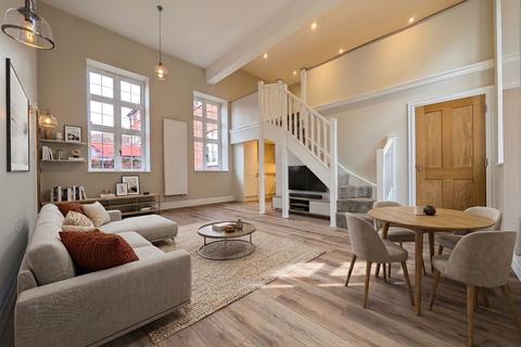 2 bed property, in The Southend, £330,000
