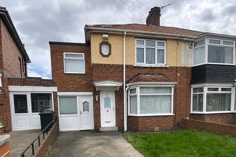 3 bed property, in Selby Gardens, £210,000