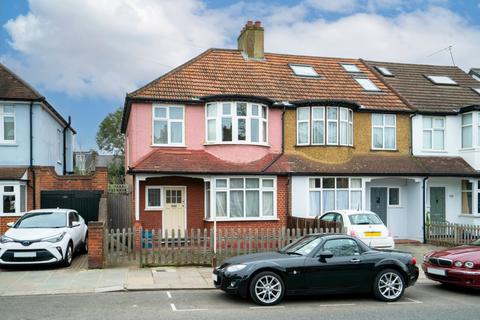 3 bed property, in Waldegrave Road, £849,950