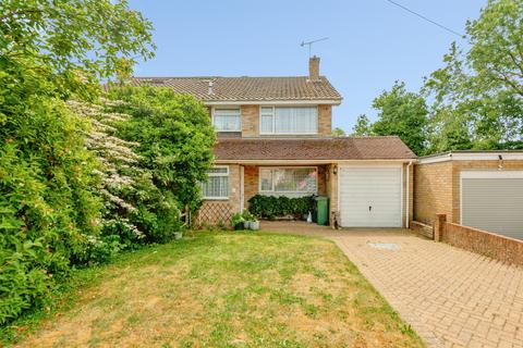 3 bed property, in Jasmine Close, £450,000