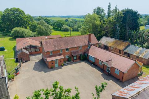 6 bed property, in Spreyton, £950,000