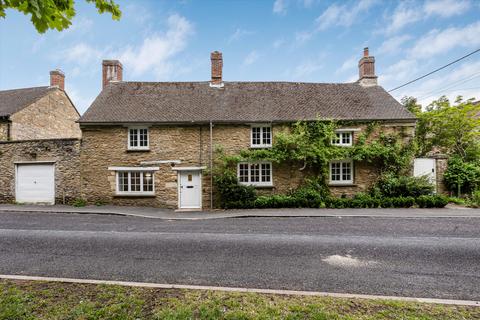 3 bed property, in Bletchingdon, £765,000