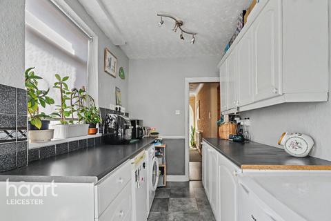 3 bed property, in Hill Rise, £290,000