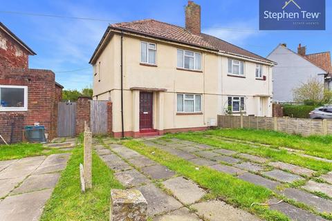 3 bed property, in Bathurst Avenue, £110,000