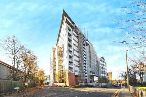 2 bed property, in X Q 7 Building, £140,000