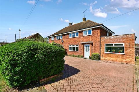 3 bed property, in Somerville Crescent, £500,000