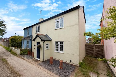 3 bed property, in Abbetts Lane, £400,000