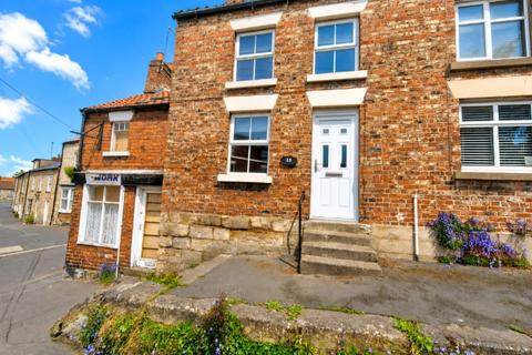 2 bed property, in Potter Hill, £215,000
