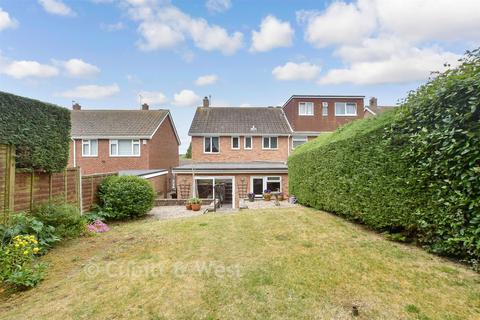 3 bed property, in Batemans Road, £450,000