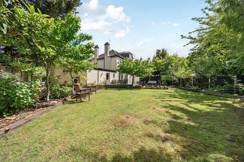 3 bed property, in Benbury Close, £600,000