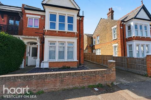 1 bed property, in Elderton Road, £150,000