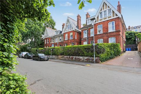2 bed property, in Mill Hill Road, £220,000
