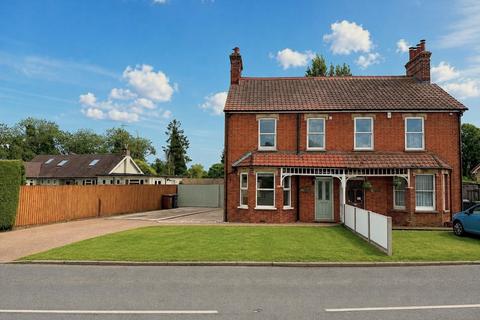 3 bed property, in Freckenham Road, £390,000
