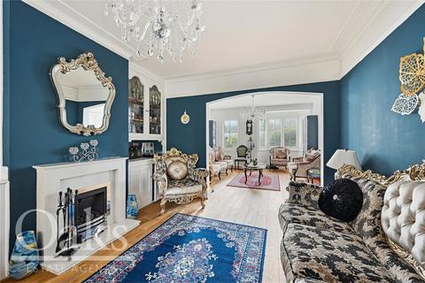 5 bed property, in Dunbar Avenue, £825,000