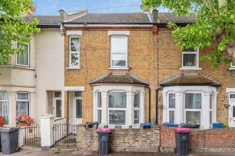 3 bed property, in Tudor Road, £280,000