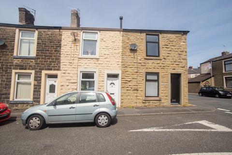 2 bed property, in Oswald Street, £70,000
