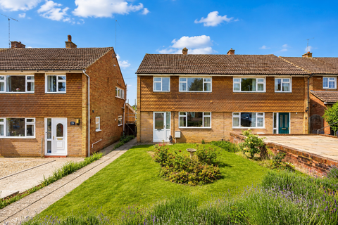 3 bed property, in Commons Lane, £475,000